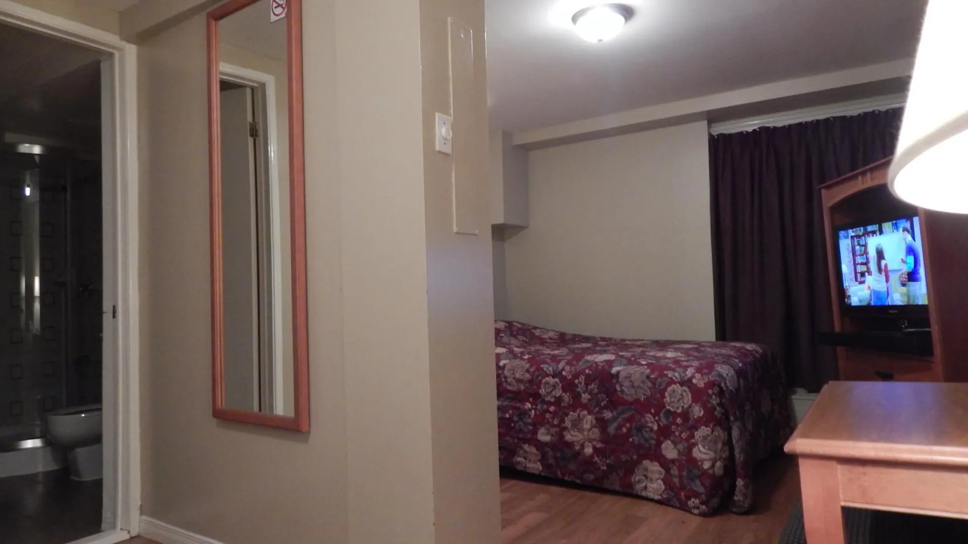 Nox Hostel Toronto 0*,  Canada